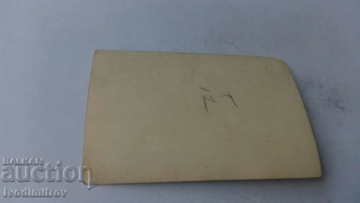 Φωτογραφία νεόνυμφων με τους φίλους τους με τιμή 1.45 BGN | € 0.74