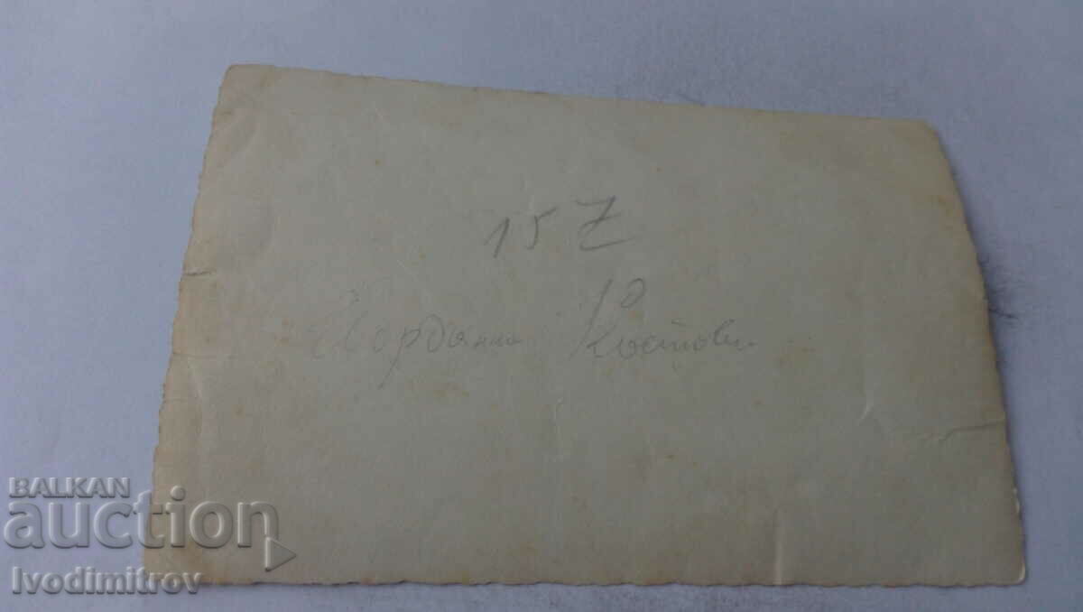 Fotografie cu proaspăt căsătoriți cu prietenii lor cu preț 1.45 BGN | € 0.74 Fotografie cu proaspăt căsătoriți cu prietenii lor cu preț 1.45 BGN | € 0.74