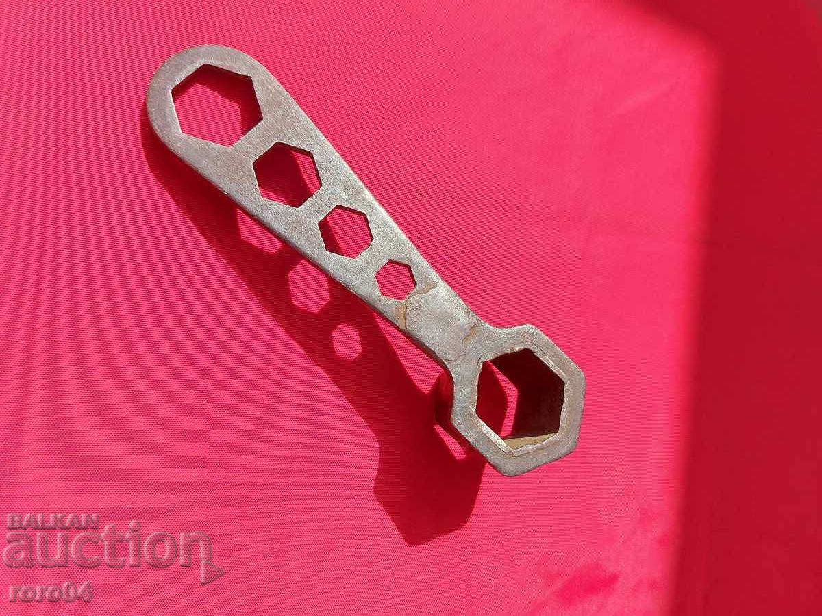 Аукцион КЛЮЧ - СВЕЩИ - РЕТРО МОТОР