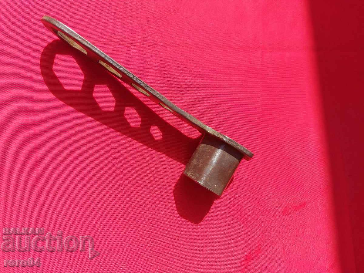 Доставка на КЛЮЧ - СВЕЩИ - РЕТРО МОТОР