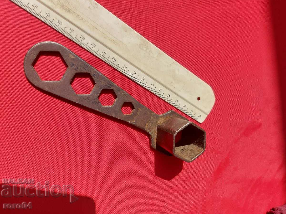 КЛЮЧ - СВЕЩИ - РЕТРО МОТОР - 5