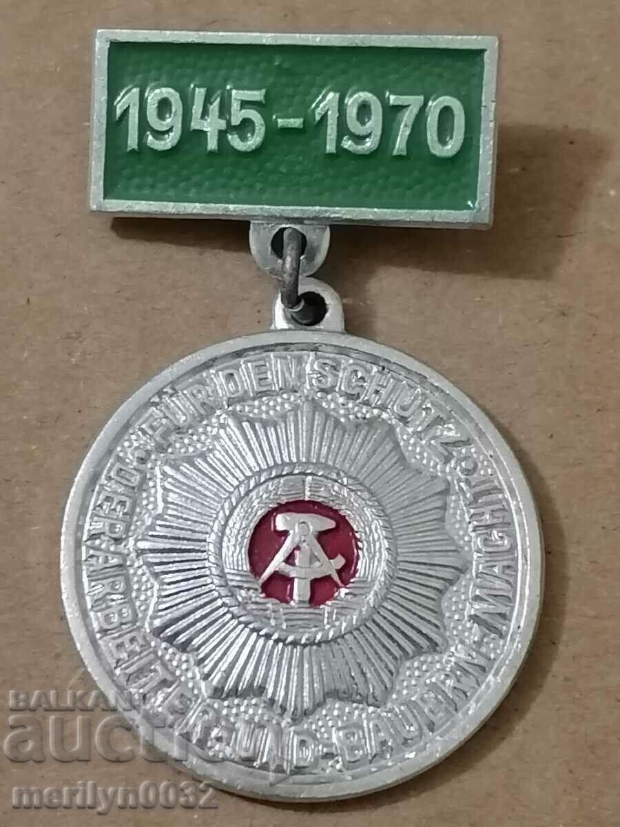 Нагръден знак емайл DDR медал значка
