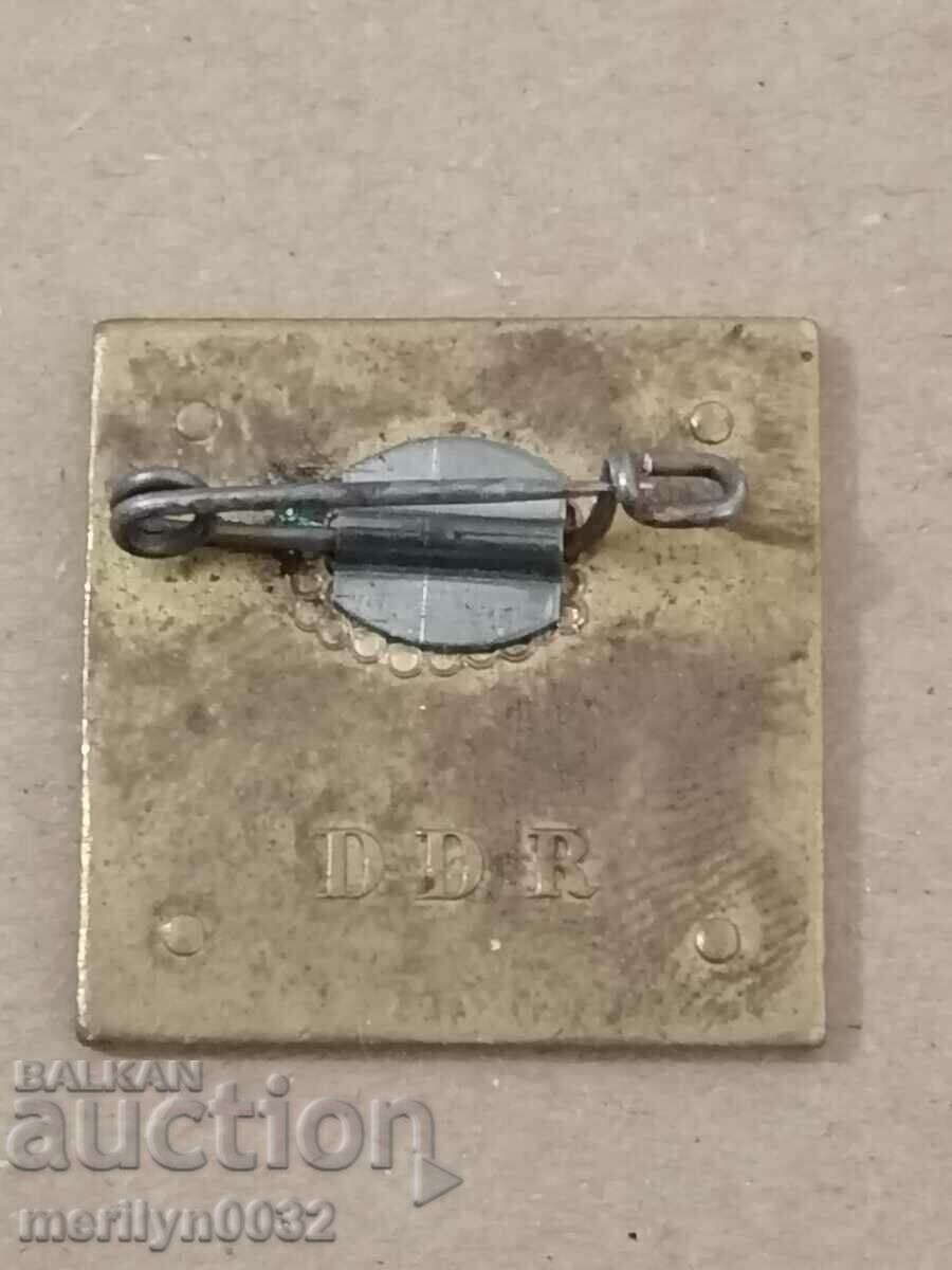 Σήμα μετάλλου DDR WIETNAM σε πλάκα με τιμή 39.00 BGN | € 19.94