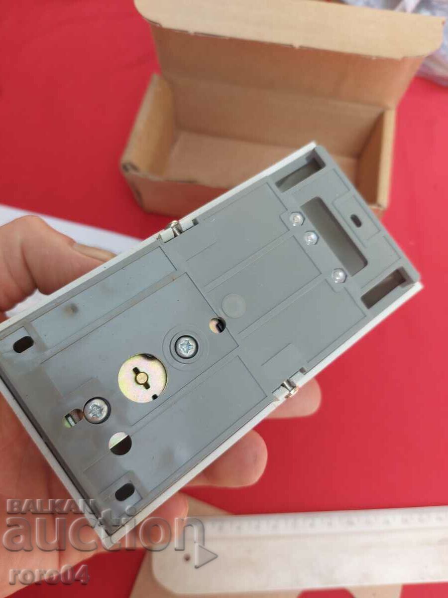 THERMOSTAT - NEW - 6