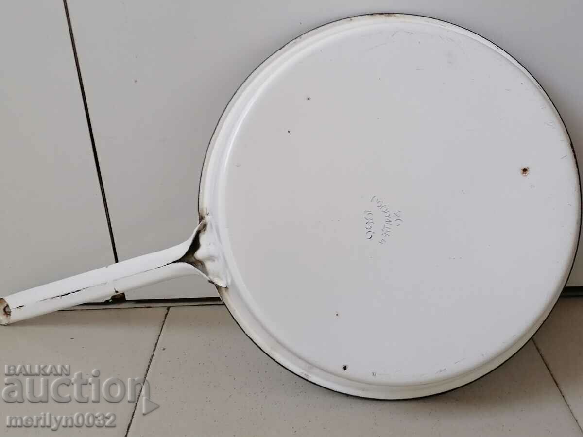Auction Old enameled dish, 1966 enamel frying pan Auction Old enameled dish, 1966 enamel frying pan