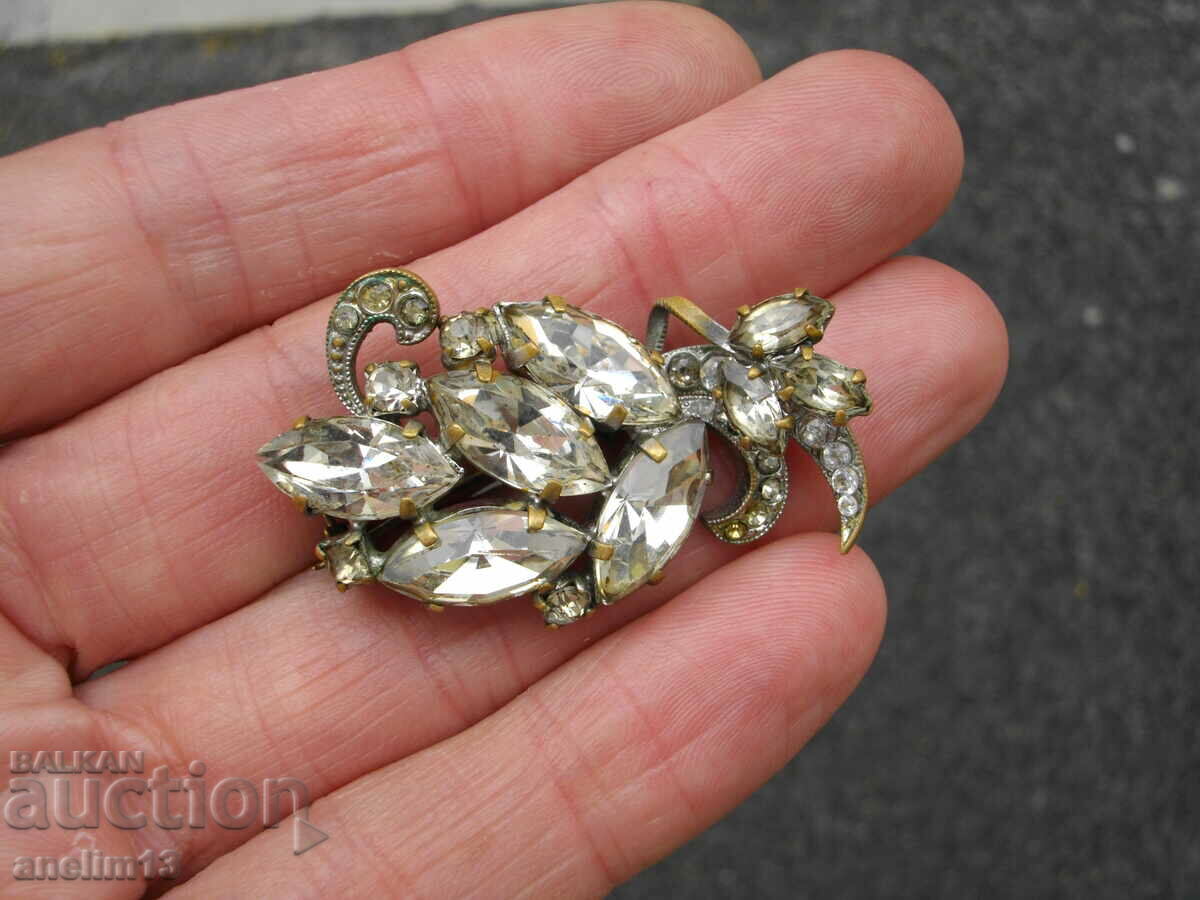 STARA brosa cu preț 25.00 BGN | € 12.78