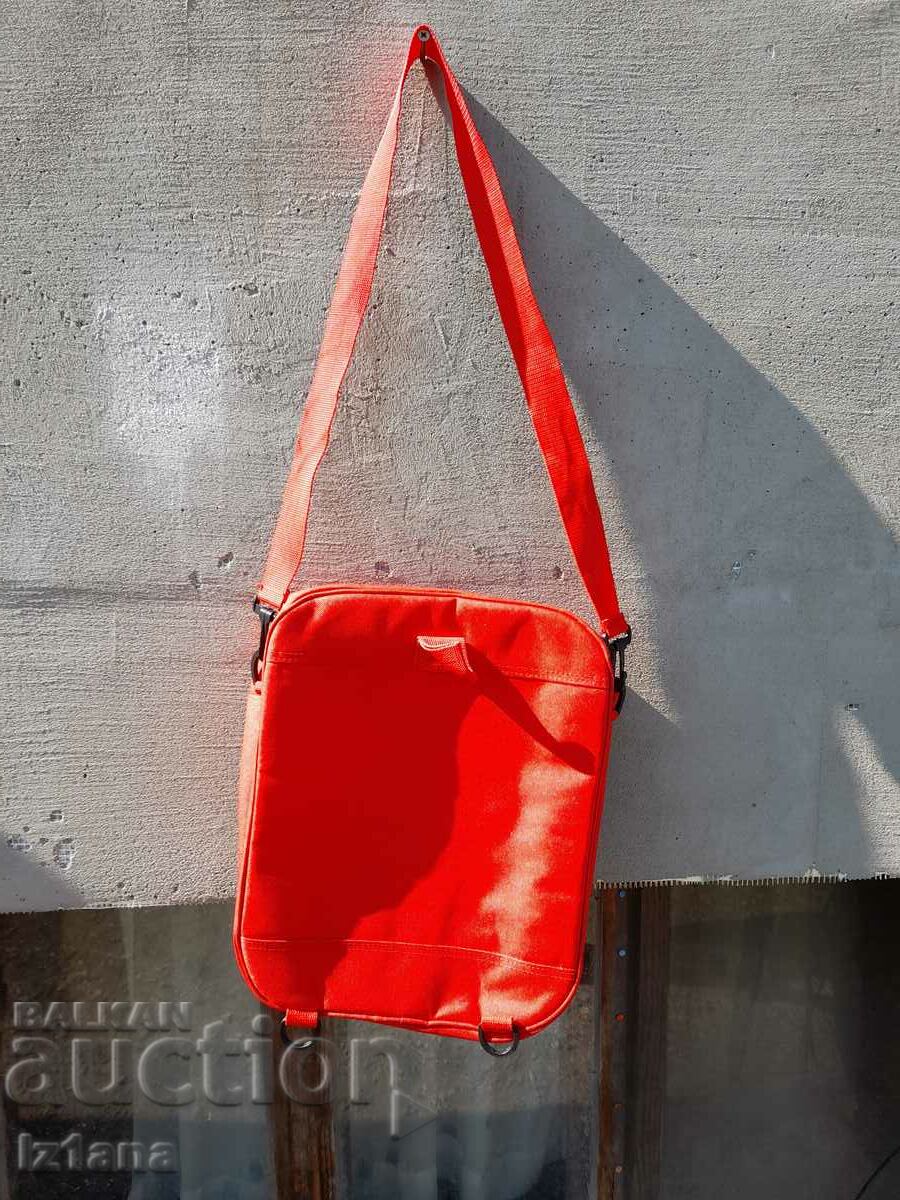 Auction Old Marlboro bag Auction Old Marlboro bag