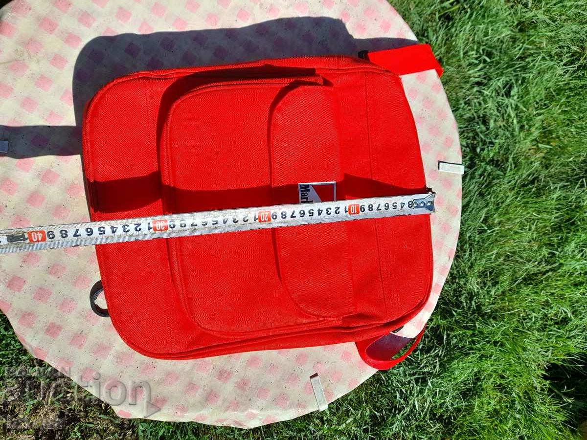 Delivery of Old Marlboro bag Delivery of Old Marlboro bag