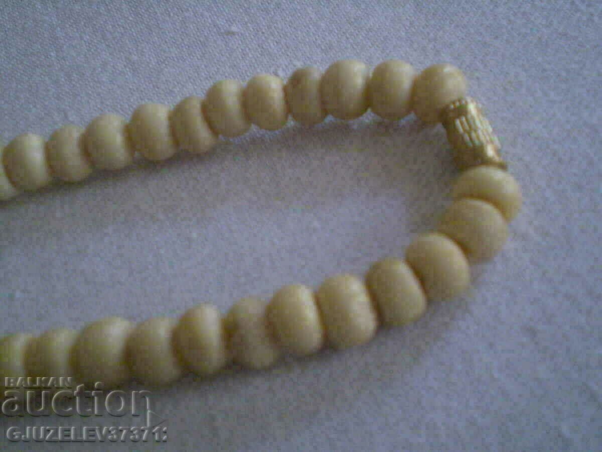 Auction an old primitive bone necklace Auction an old primitive bone necklace