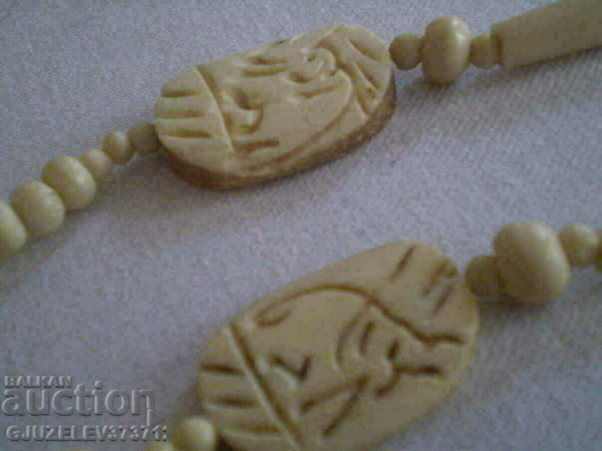 Delivery of an old primitive bone necklace Delivery of an old primitive bone necklace