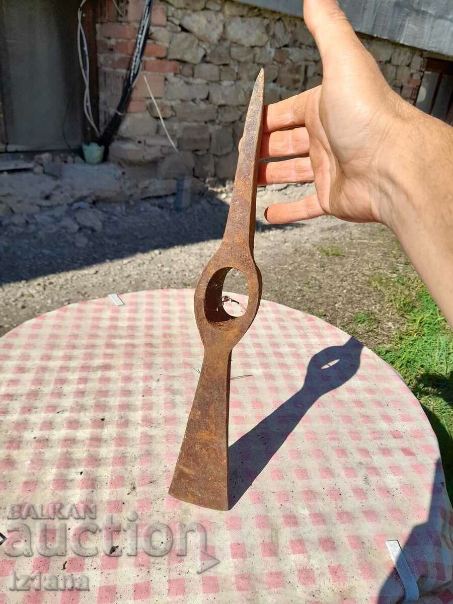 Delivery of Old pickaxe, kazma