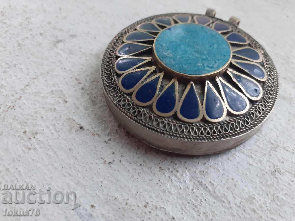 Old antique medallion with lapis lazuli with price 89.00 BGN | € 45.50 Old antique medallion with lapis lazuli with price 89.00 BGN | € 45.50