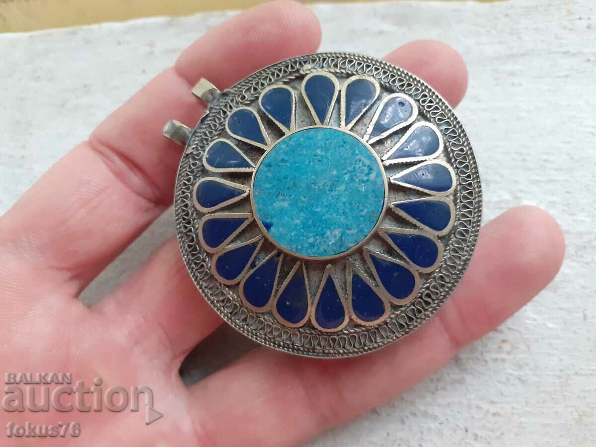 Auction Old antique medallion with lapis lazuli Auction Old antique medallion with lapis lazuli