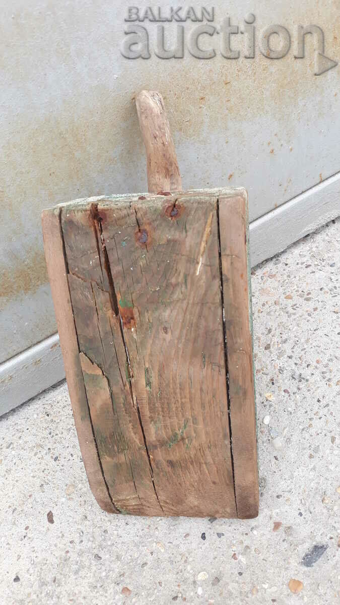 Δημοπρασία το αρχαίο φτυάρι του μυλωνά για καλαμπόκι Δημοπρασία το αρχαίο φτυάρι του μυλωνά για καλαμπόκι