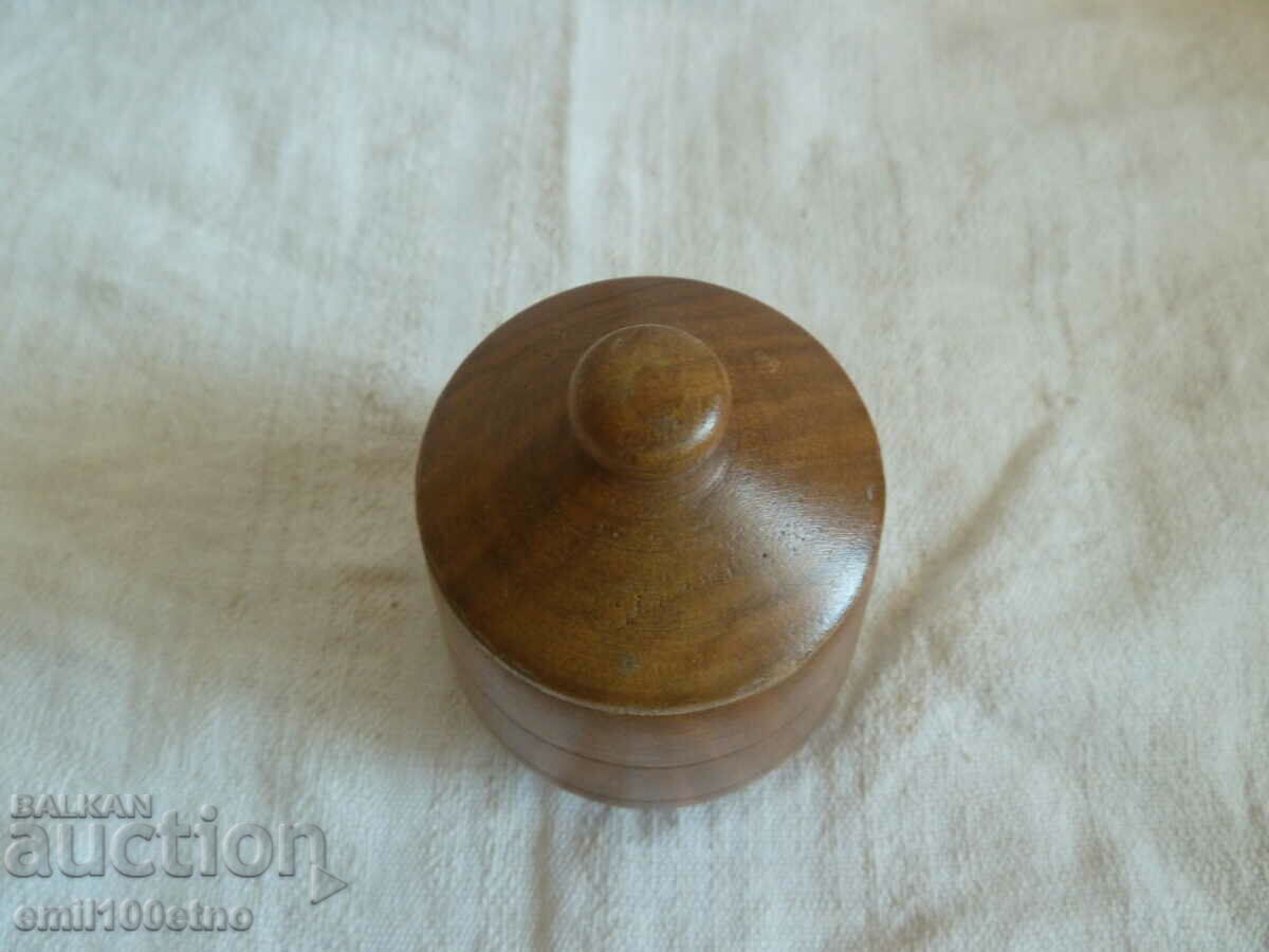 Auction Small wooden box Auction Small wooden box