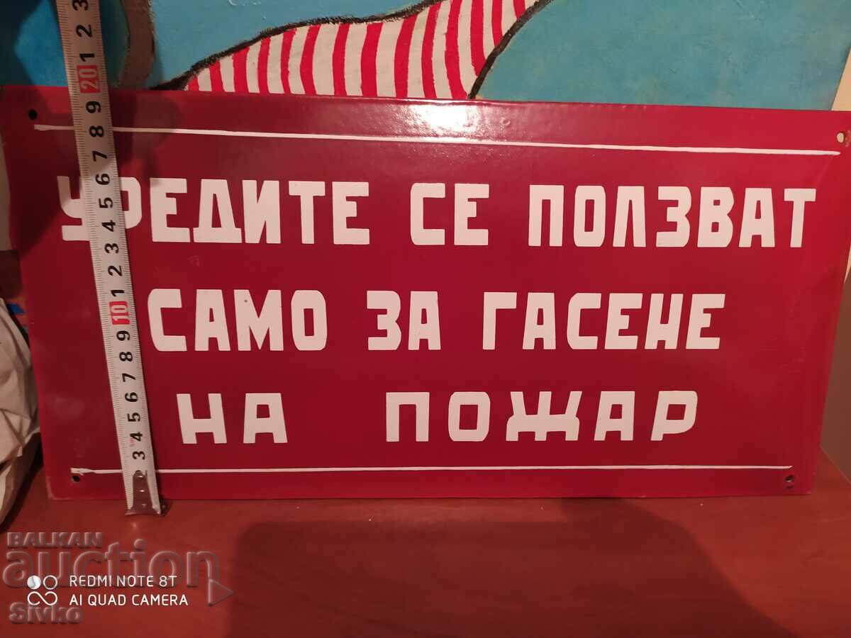 Delivery of Metal plate The devices are used alone to extinguish a fire Delivery of Metal plate The devices are used alone to extinguish a fire