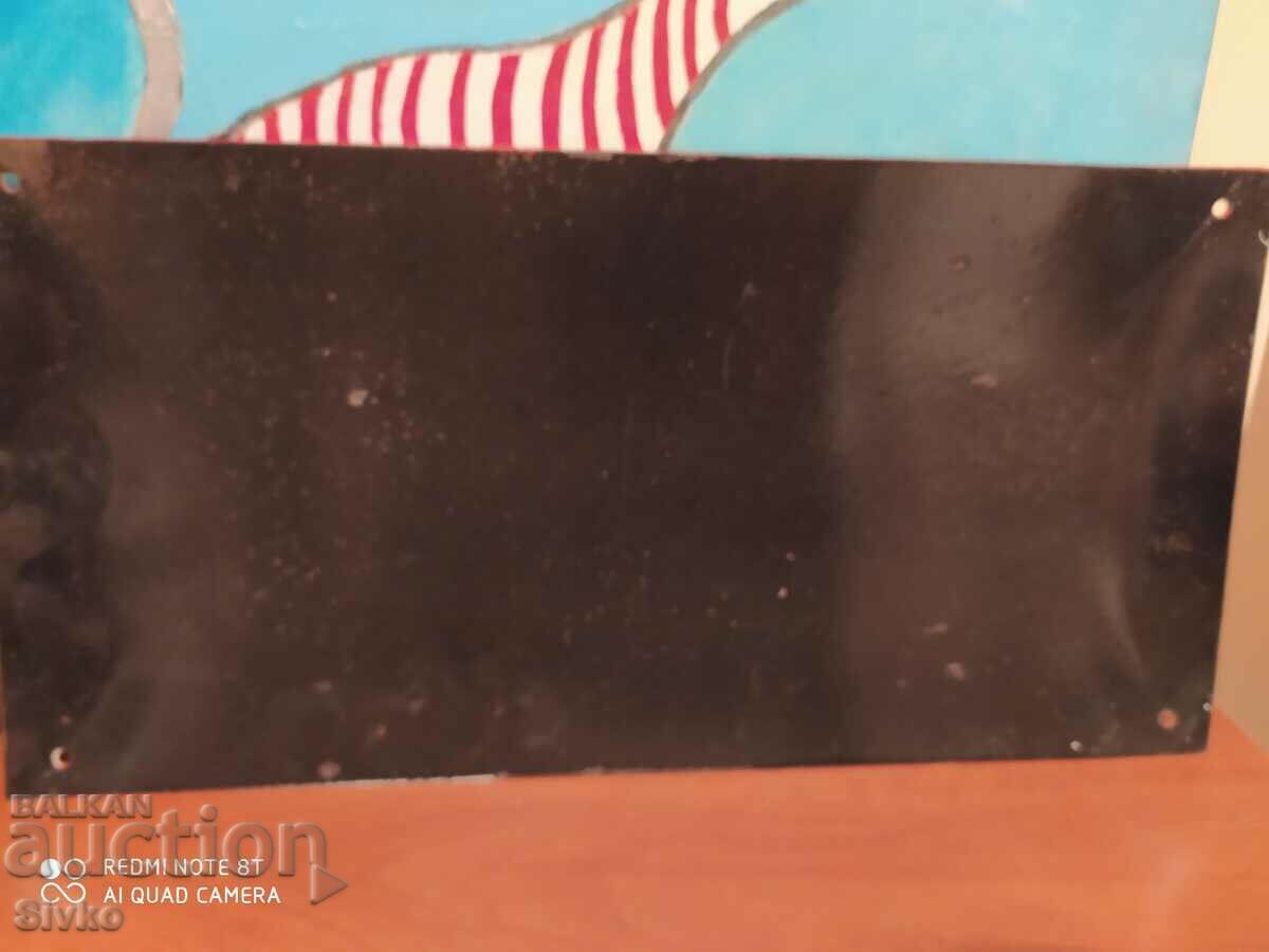 Metal plate The devices are used alone to extinguish a fire - 5 Metal plate The devices are used alone to extinguish a fire - 5