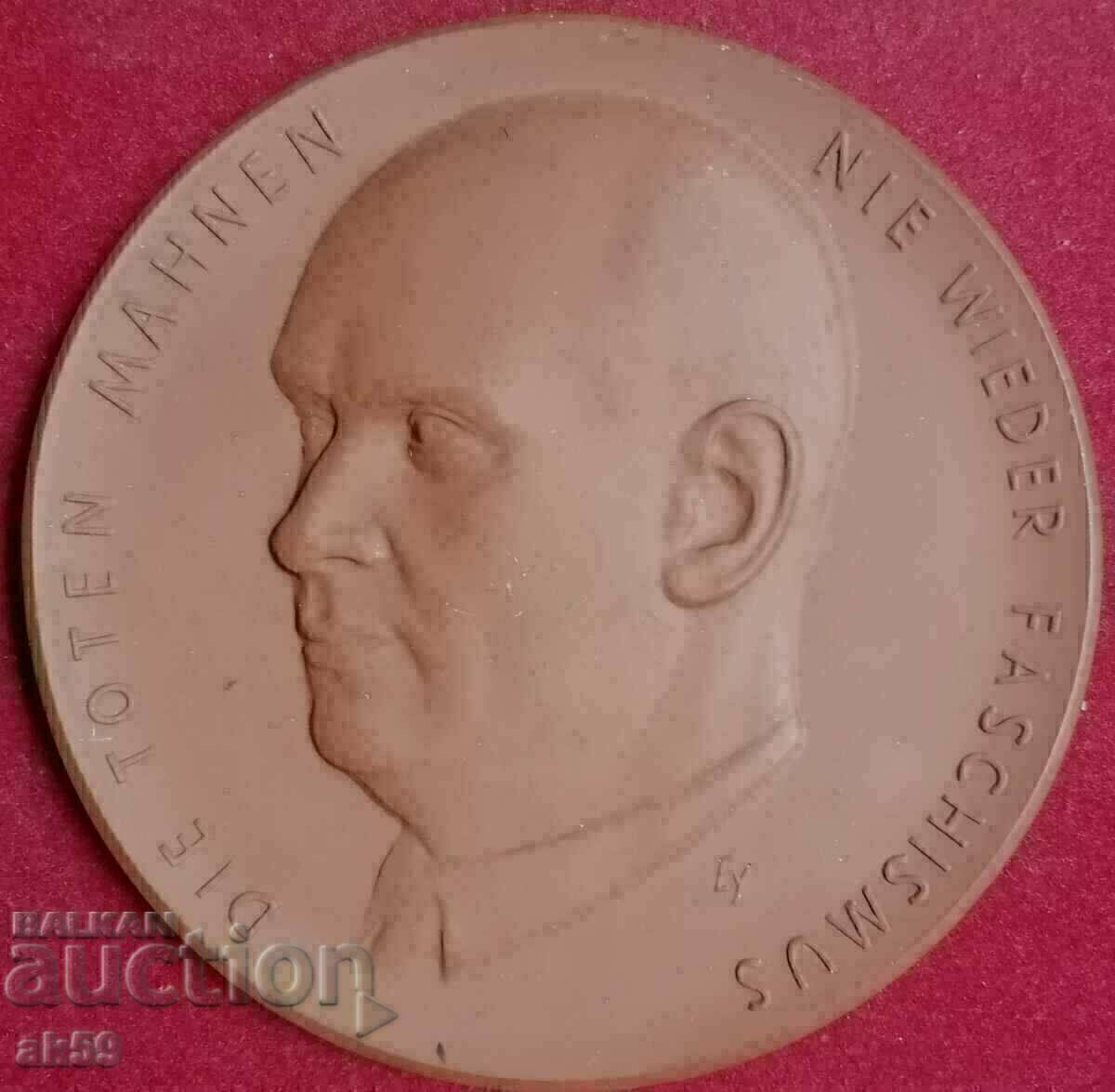 Meissen porcelain plaque - "Ernst Telman" - brown porcelain. Meissen porcelain plaque - "Ernst Telman" - brown porcelain.