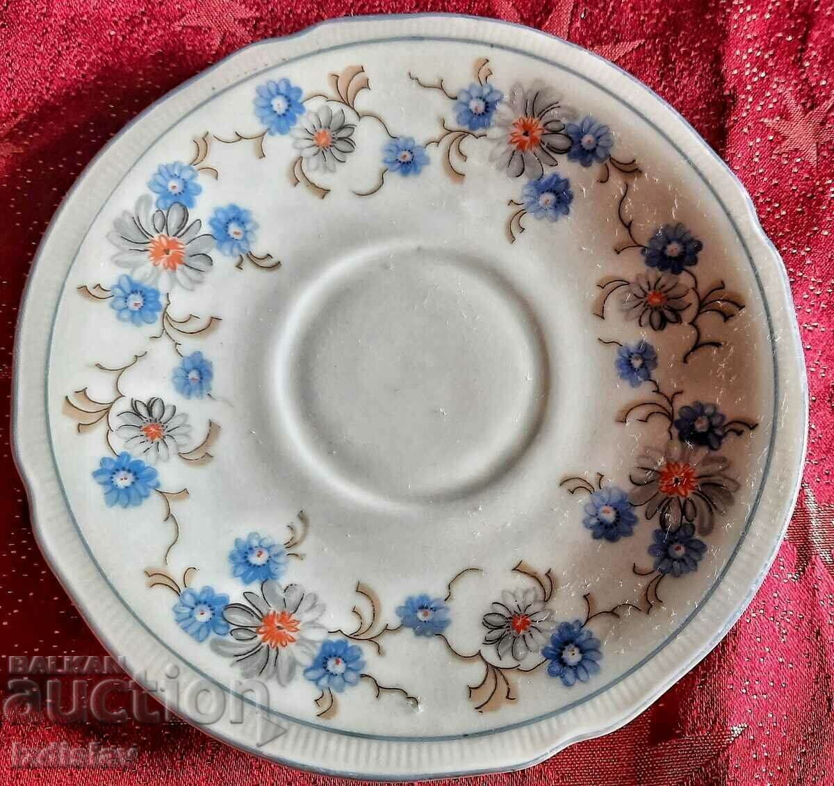 Auction  Cream jug and five plates