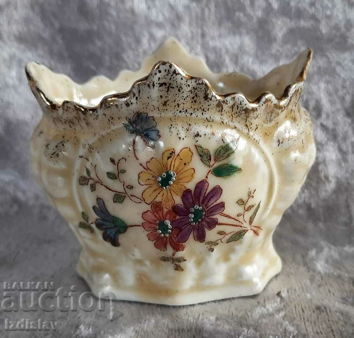 Доставка на Старинна порцеланова миниатюра Доставка на Старинна порцеланова миниатюра