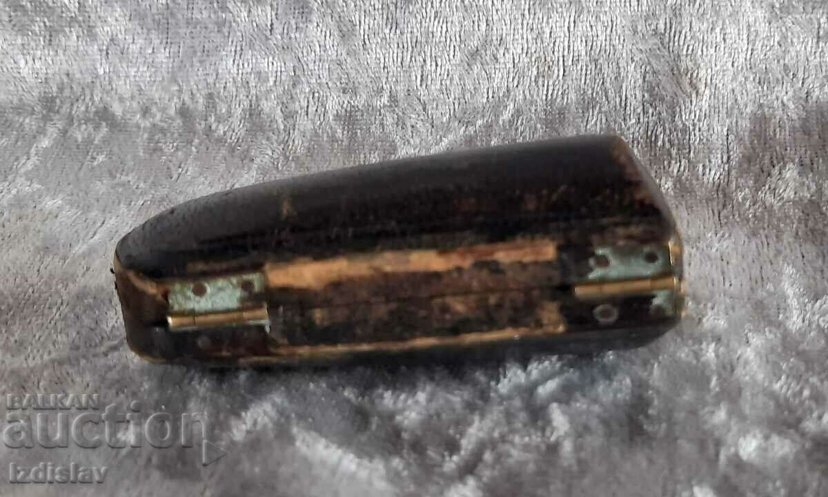 Auction  Original amber cigarette case