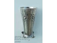 Старинна чаша от сребро с орнаменти - дъбови листа