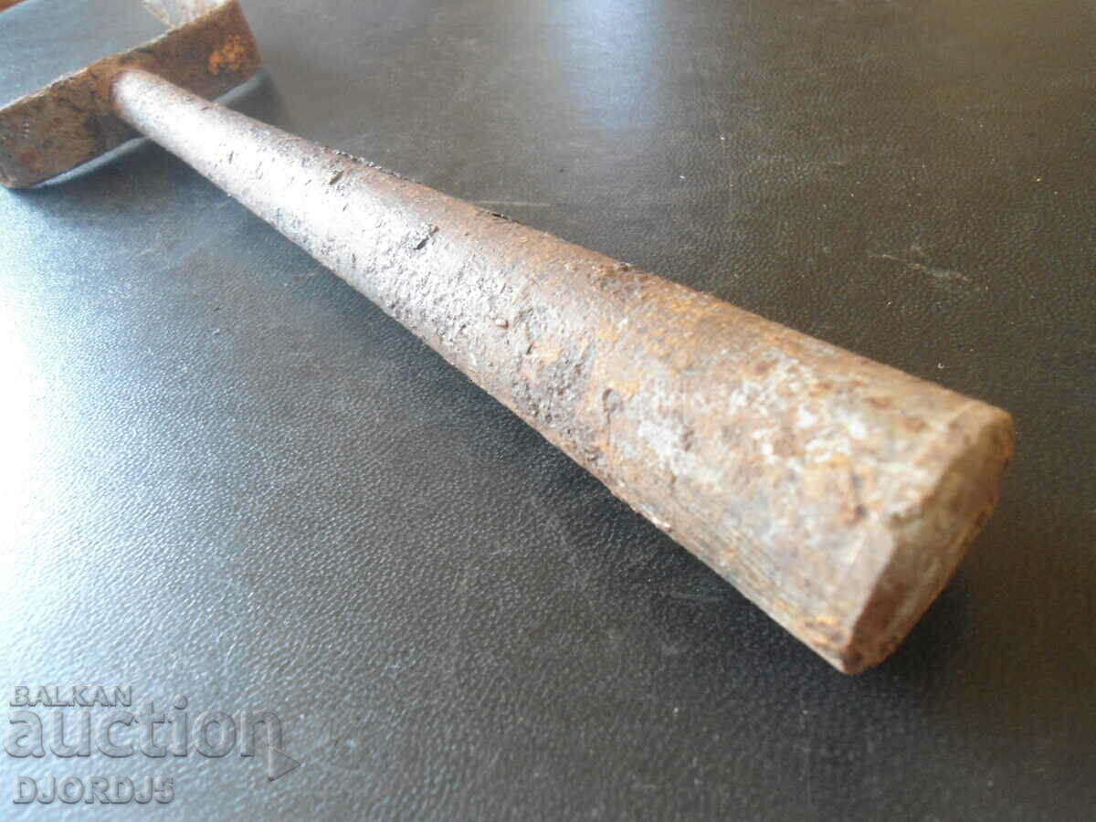 Auction An old anvil Auction An old anvil