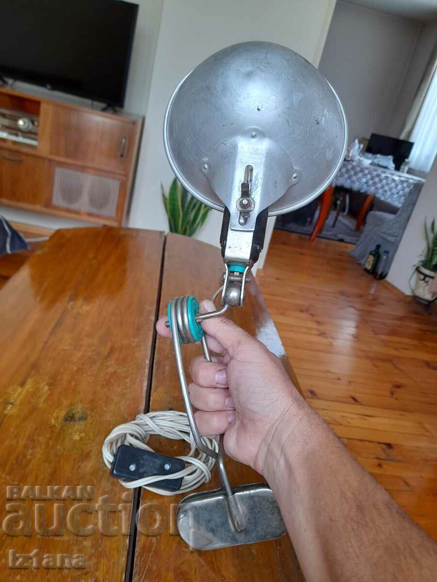 Delivery of An old desk lamp