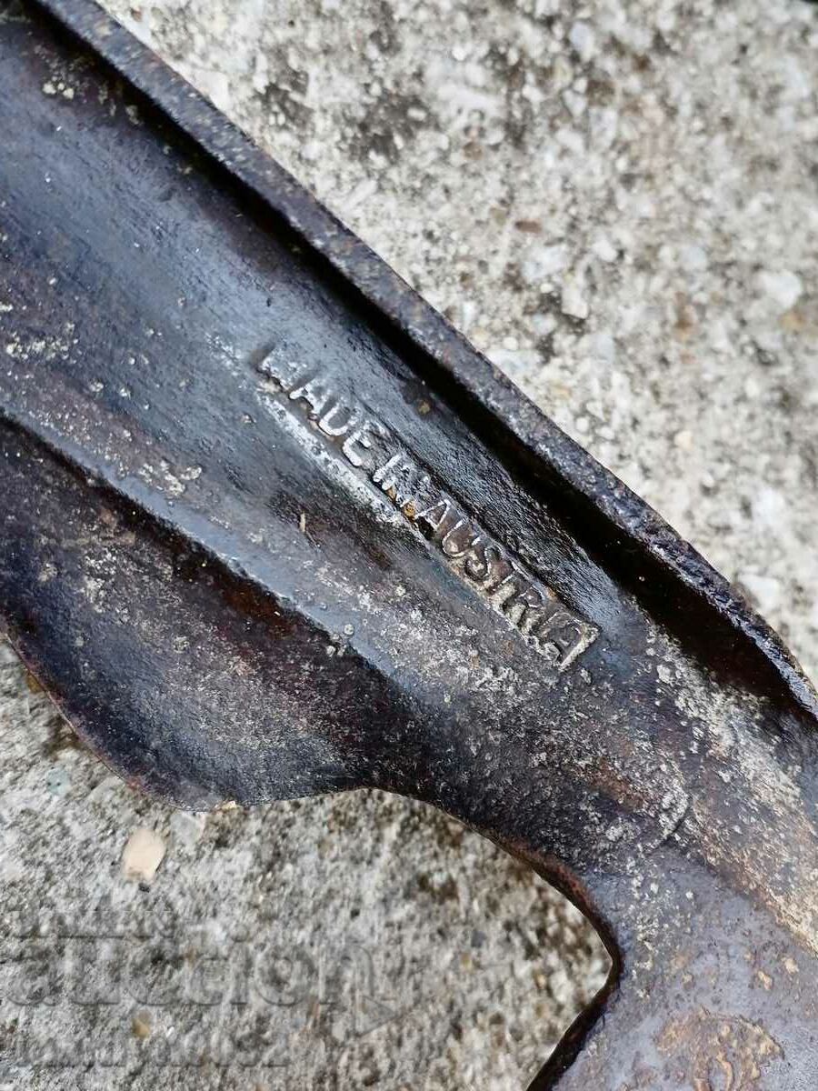 Auction Hand-forged hair for cutting Austria-Hungary wrought iron Auction Hand-forged hair for cutting Austria-Hungary wrought iron