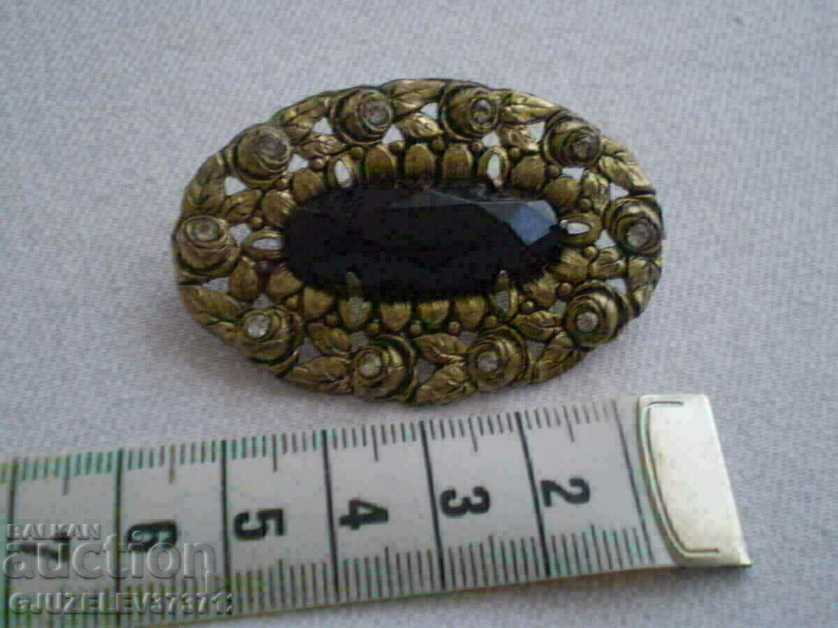 Delivery of Ancient aristocratic brooch Delivery of Ancient aristocratic brooch