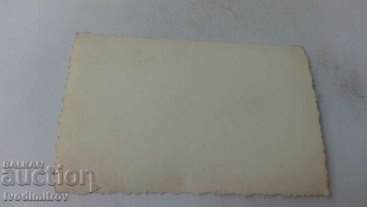 Φωτογραφικοί υπάλληλοι άνδρες και γυναίκες με τιμή 1.75 BGN | € 0.89