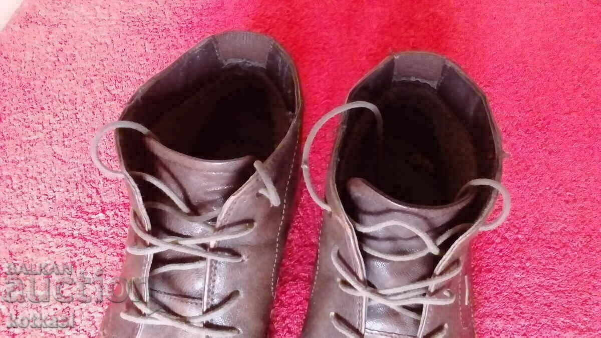 Auction Leather men's shoes number 43 bugatti Auction Leather men's shoes number 43 bugatti