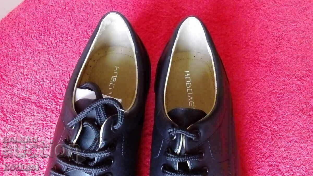 Auction New Men's leather shoes number 43 CAVALIER Auction New Men's leather shoes number 43 CAVALIER