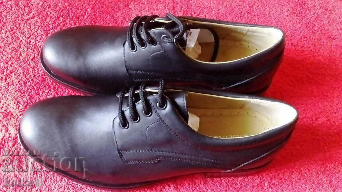 New Men's leather shoes number 43 CAVALIER