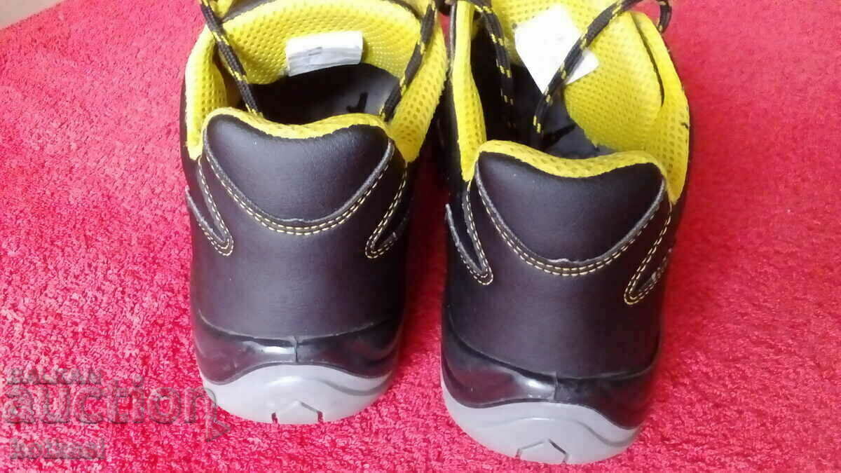 Work shoes number 43 with a toe - 5