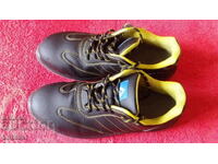 Pantofi de lucru numărul 43 cu deget