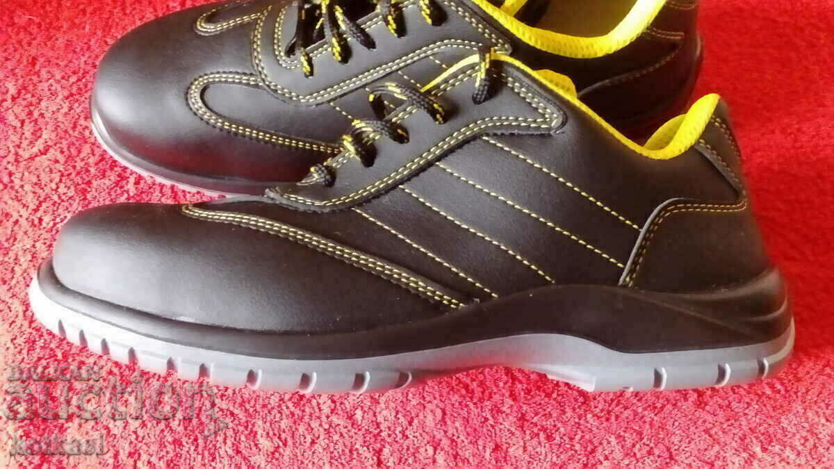 Delivery of Work shoes New number 42 with toe Delivery of Work shoes New number 42 with toe