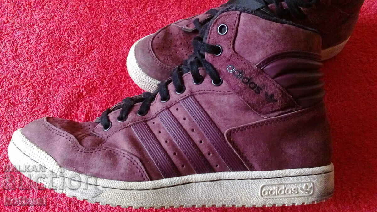 Delivery of Women's sports shoes sneakers adidas Delivery of Women's sports shoes sneakers adidas