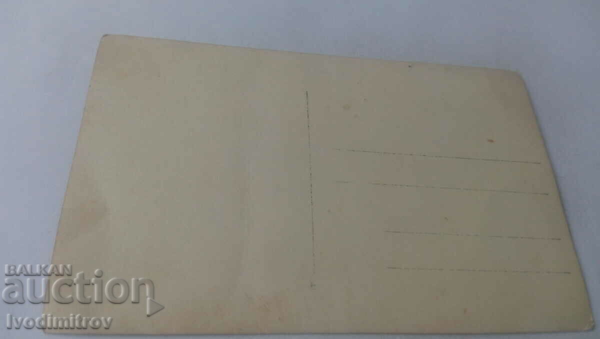 Φωτογραφία Άνδρες γυναίκες και παιδιά σε ένα πικνίκ με τιμή 1.45 BGN | € 0.74 Φωτογραφία Άνδρες γυναίκες και παιδιά σε ένα πικνίκ με τιμή 1.45 BGN | € 0.74