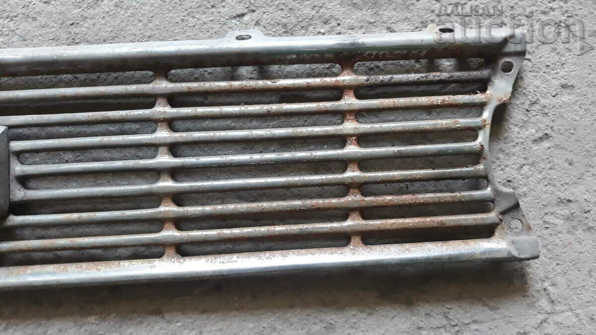 Auction  front grille retro car Muscovite 408 AZLK