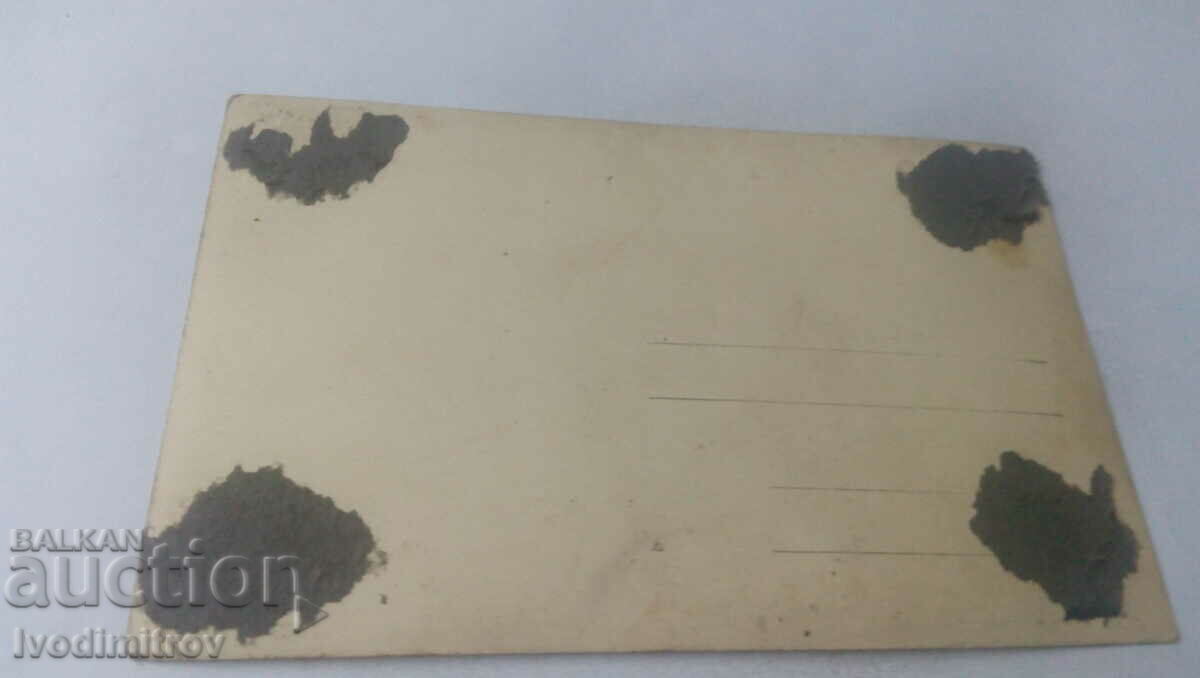 Foto Două fete tinere cu preț 1.45 BGN | € 0.74 Foto Două fete tinere cu preț 1.45 BGN | € 0.74