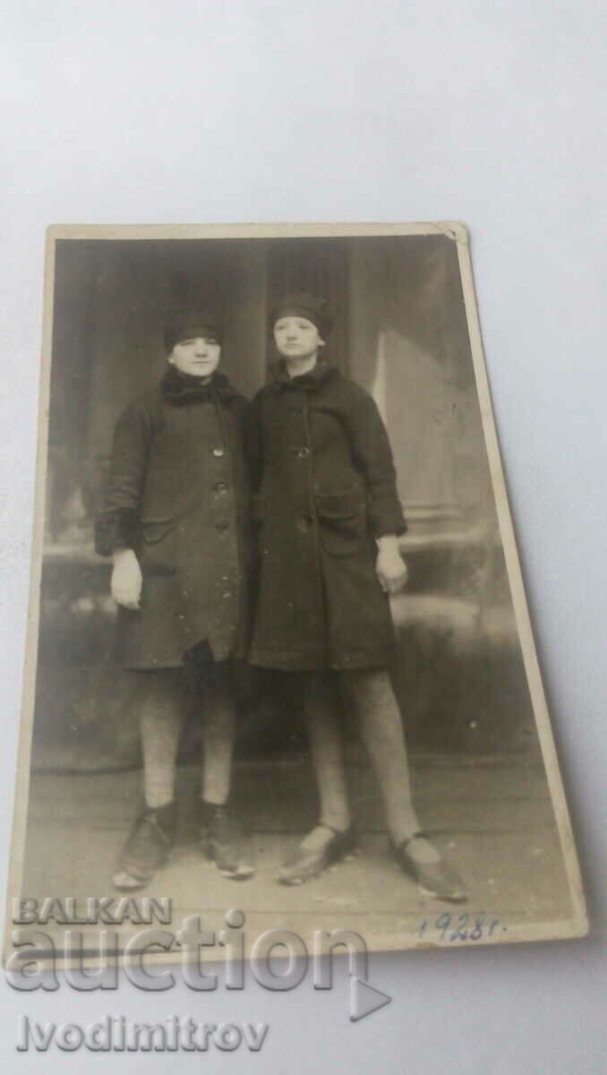 Photo Two young girls
