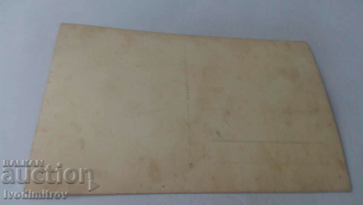 Photo Three women and a girl in front of the HARDWARE with price 1.85 BGN | € 0.95 Photo Three women and a girl in front of the HARDWARE with price 1.85 BGN | € 0.95