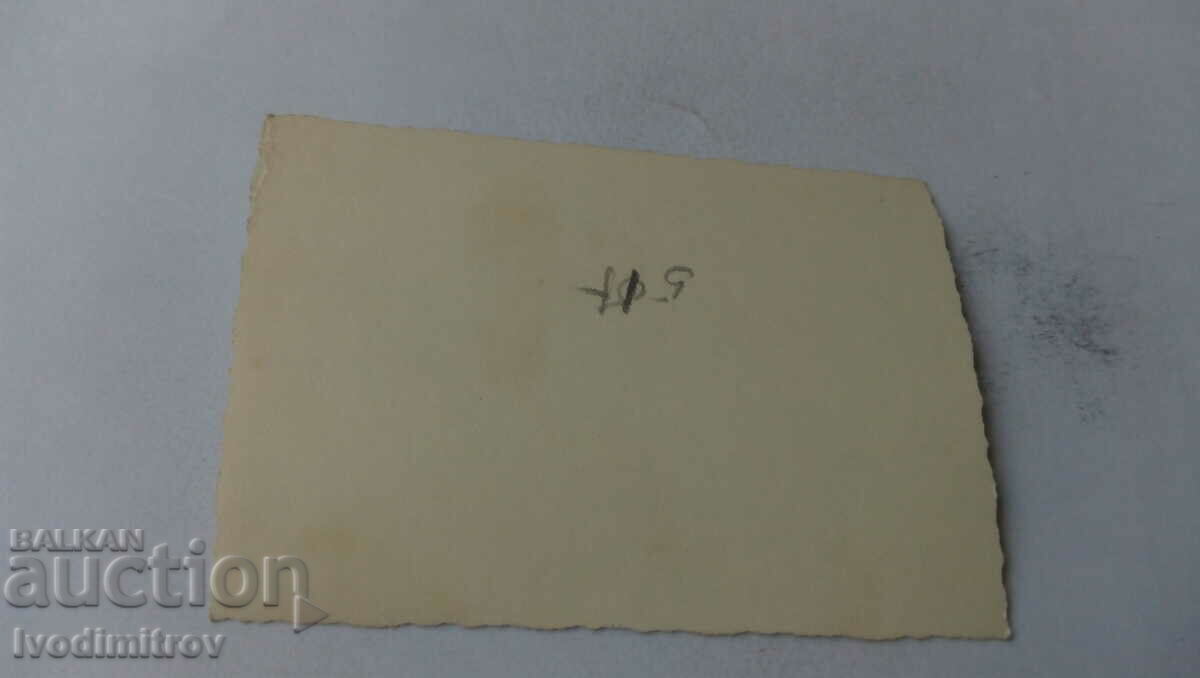 Φωτογραφία Δύο νεαρές γυναίκες που πηδούν στην παραλία με τιμή 1.65 BGN | € 0.84 Φωτογραφία Δύο νεαρές γυναίκες που πηδούν στην παραλία με τιμή 1.65 BGN | € 0.84