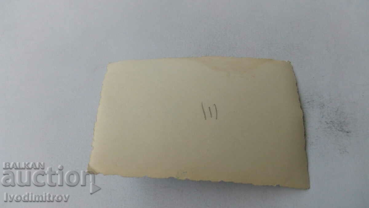 Φωτογραφία Δύο άνδρες και μια γυναίκα στη θάλασσα με τιμή 1.65 BGN | € 0.84 Φωτογραφία Δύο άνδρες και μια γυναίκα στη θάλασσα με τιμή 1.65 BGN | € 0.84