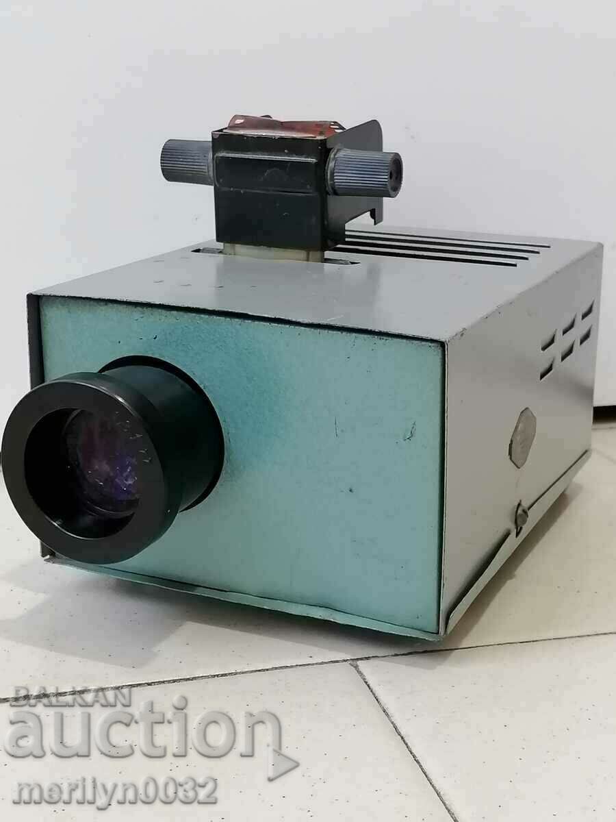 Стар прожекционен апарат соц период СССР филмпроектор