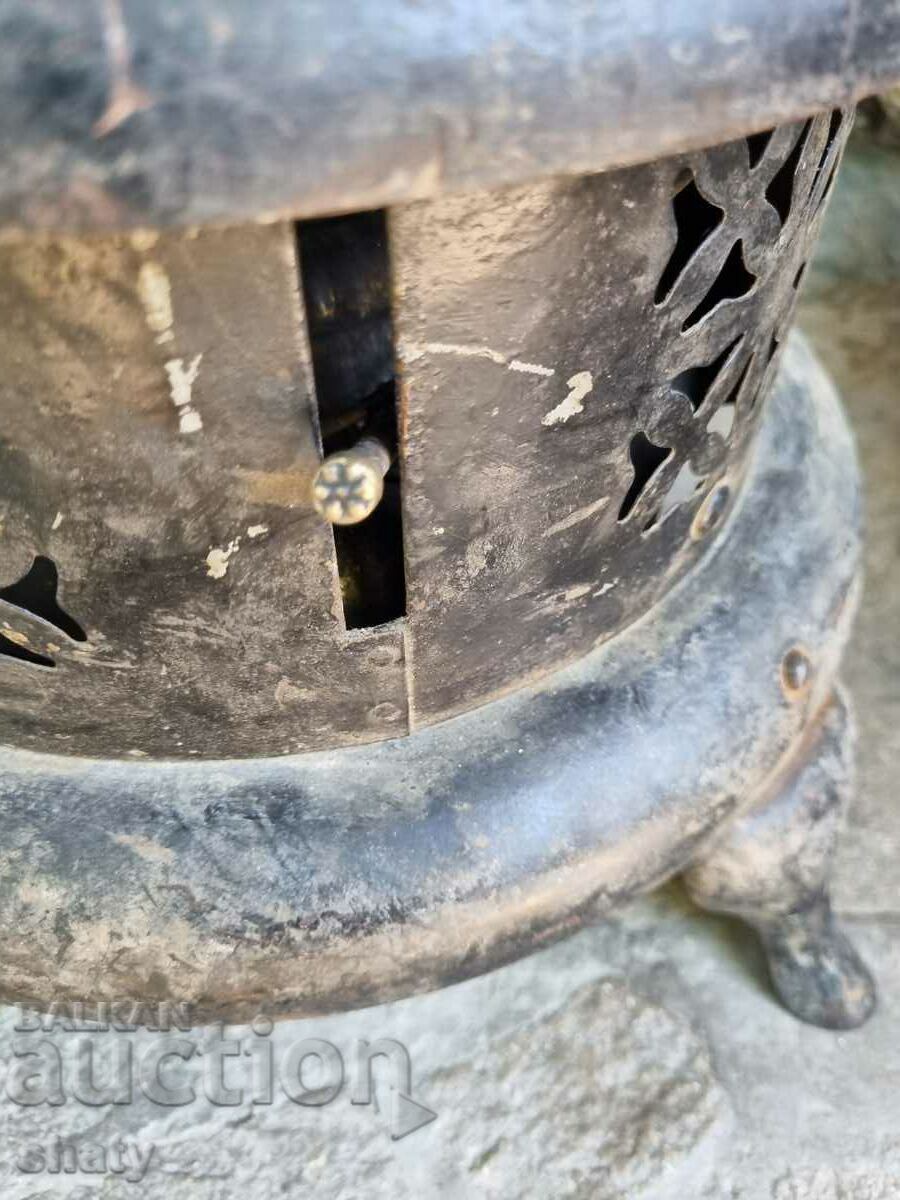 Παλιά σόμπα αερίου και λάμπα με τιμή 135.00 BGN | € 69.02