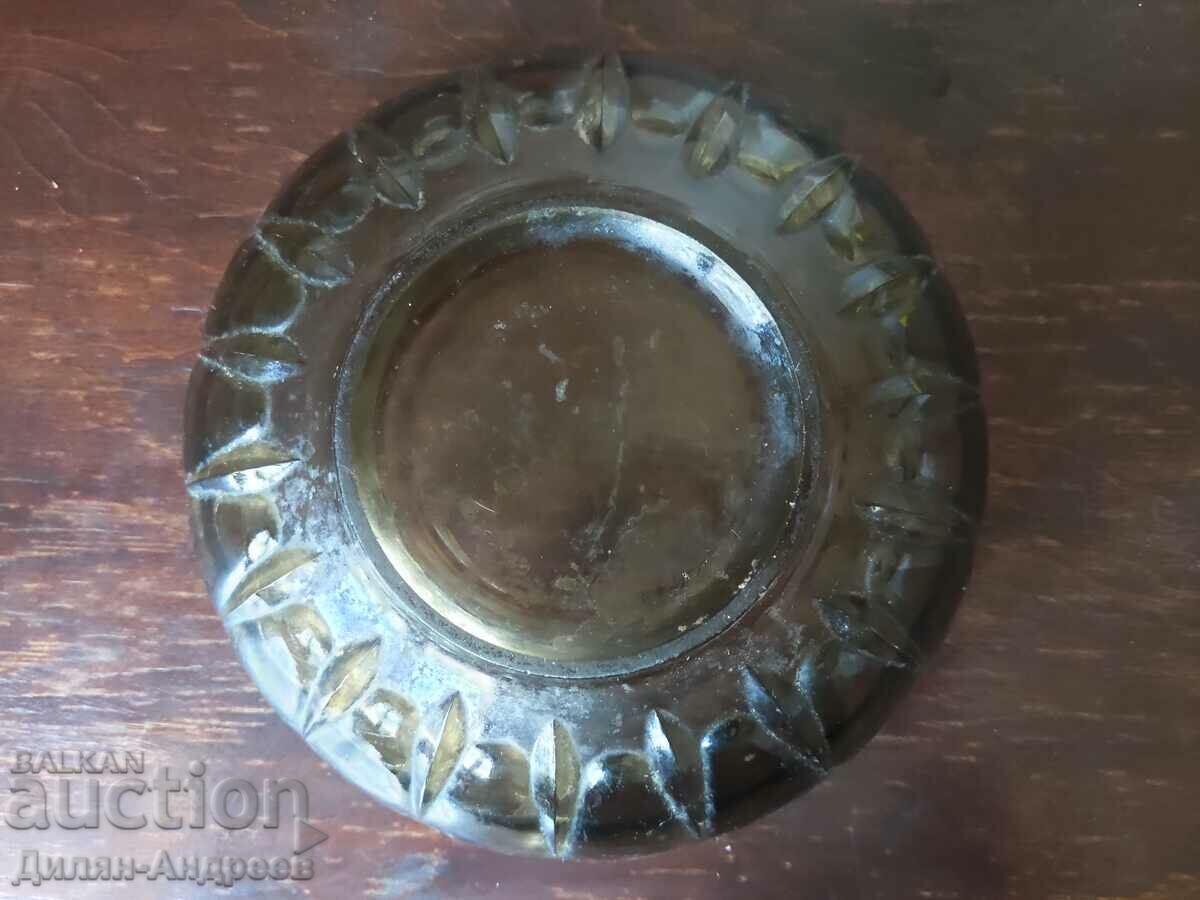 Vas de sticlă masiv cu preț 14.00 BGN | € 7.16