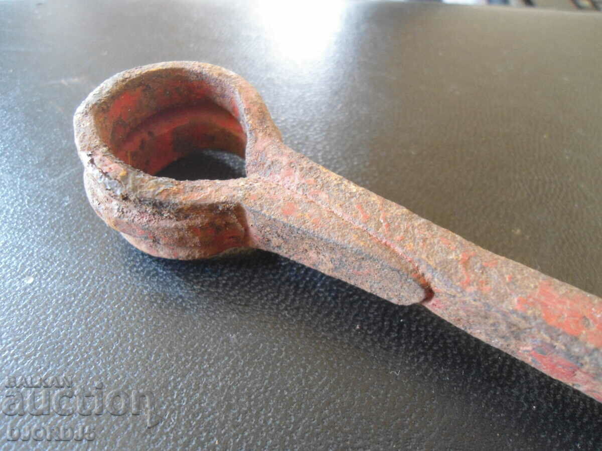 Auction Old drill, chipping Auction Old drill, chipping