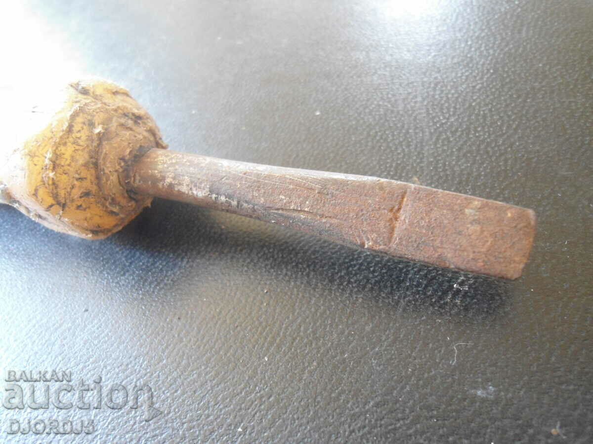 An old screwdriver with price 2.00 BGN | € 1.02 An old screwdriver with price 2.00 BGN | € 1.02